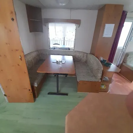 Spacieux Mobilhomme Camping *